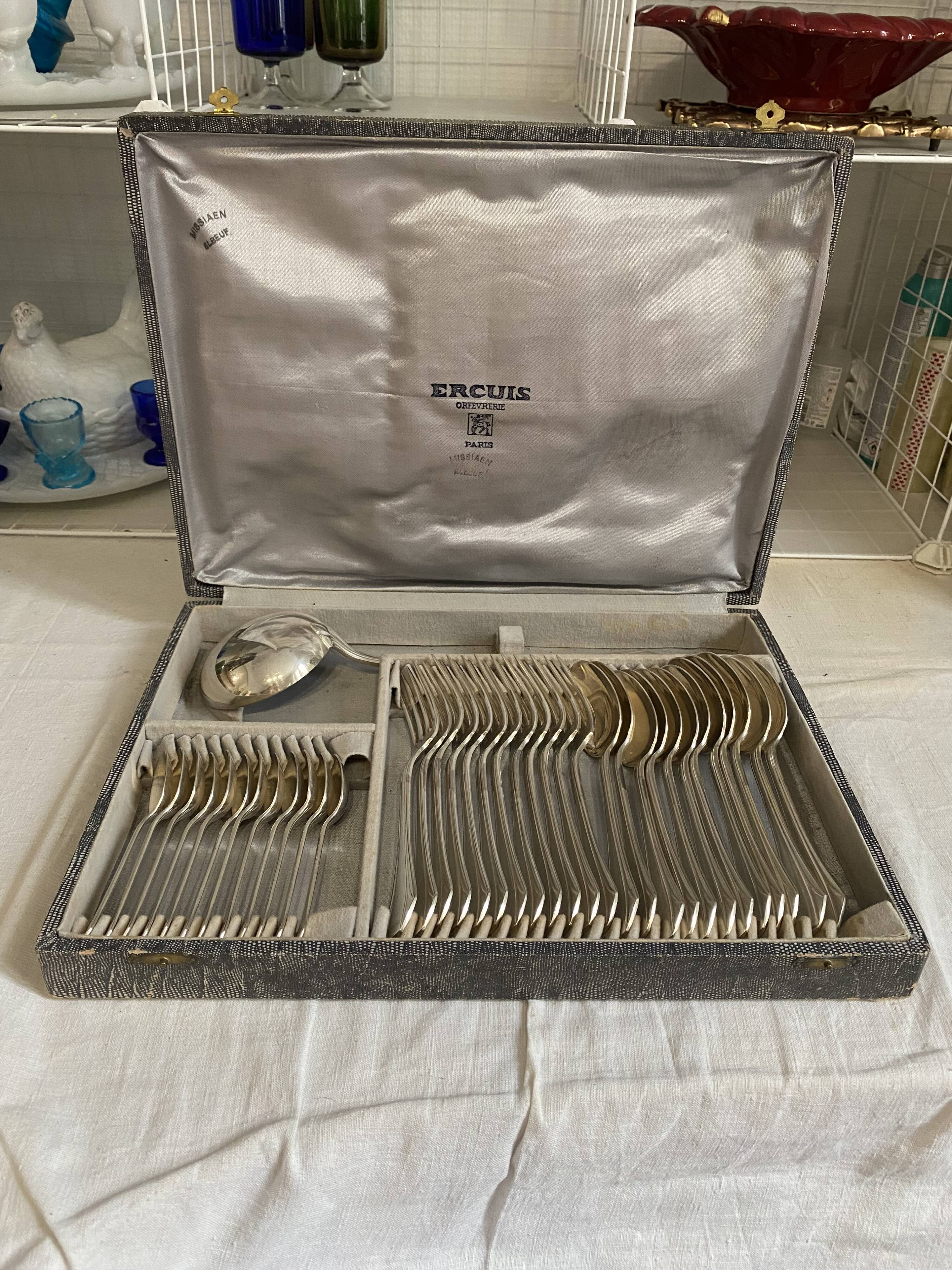 Silver metal household ercuis