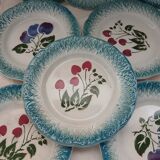 8 assiettes à dessert anciennes en barbotine