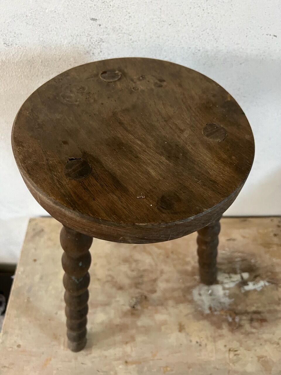 Tripod stool with turned feet