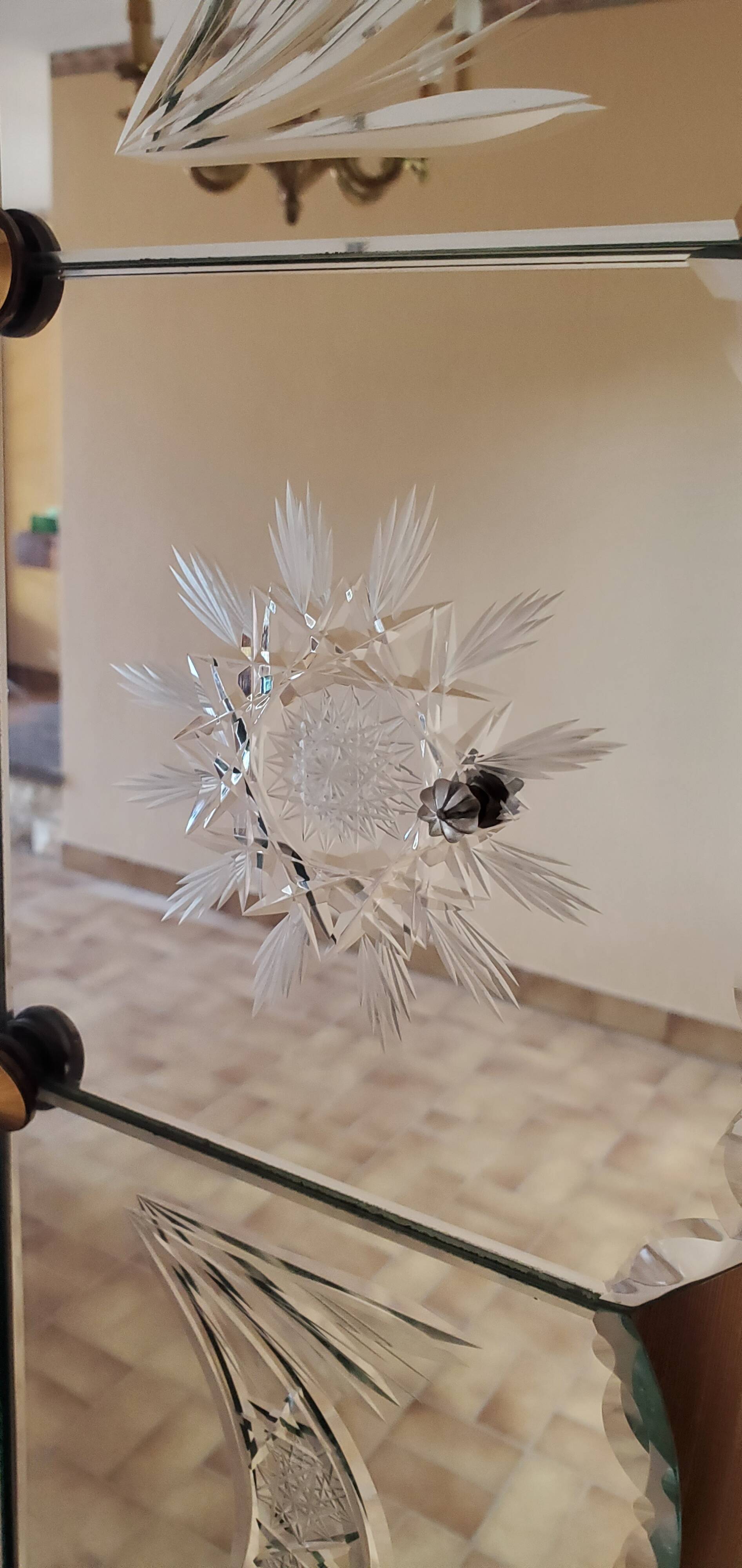 Beautiful and large engraved wall mirror from the 1960s/70s