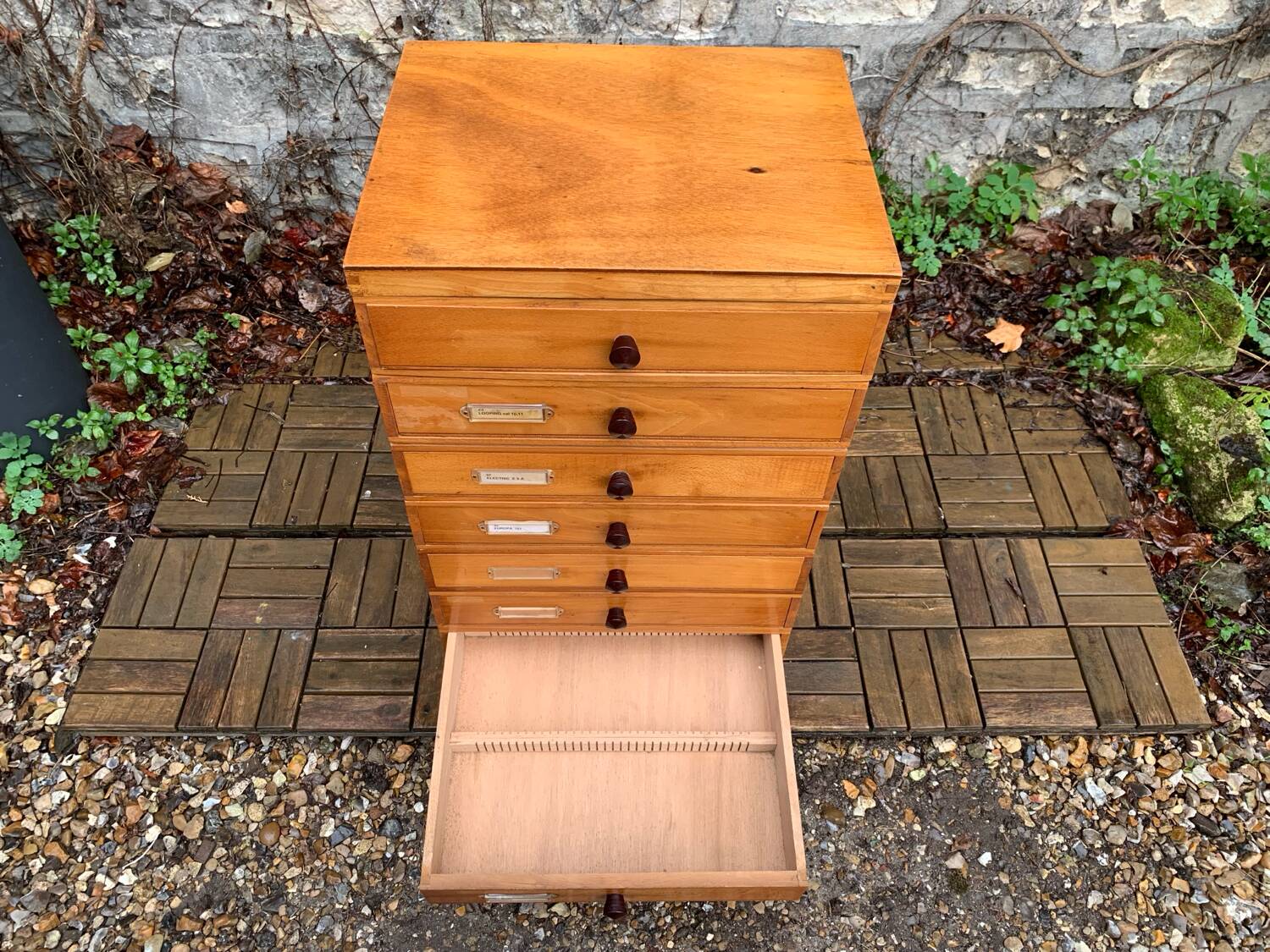 Vintage drawer cabinet with Bakelite knobs from the 1950s.
