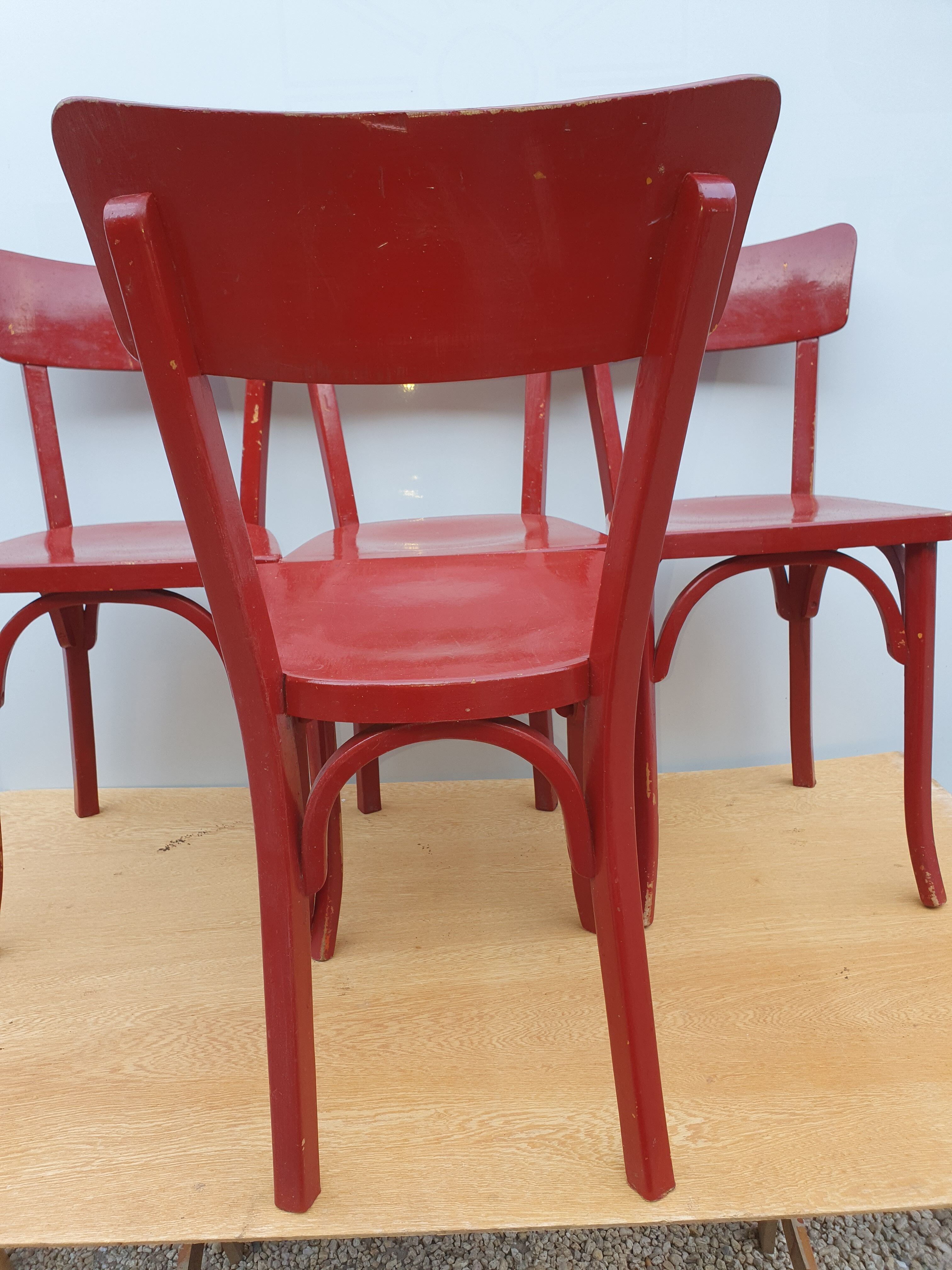 4 red chairs bistro Baumann