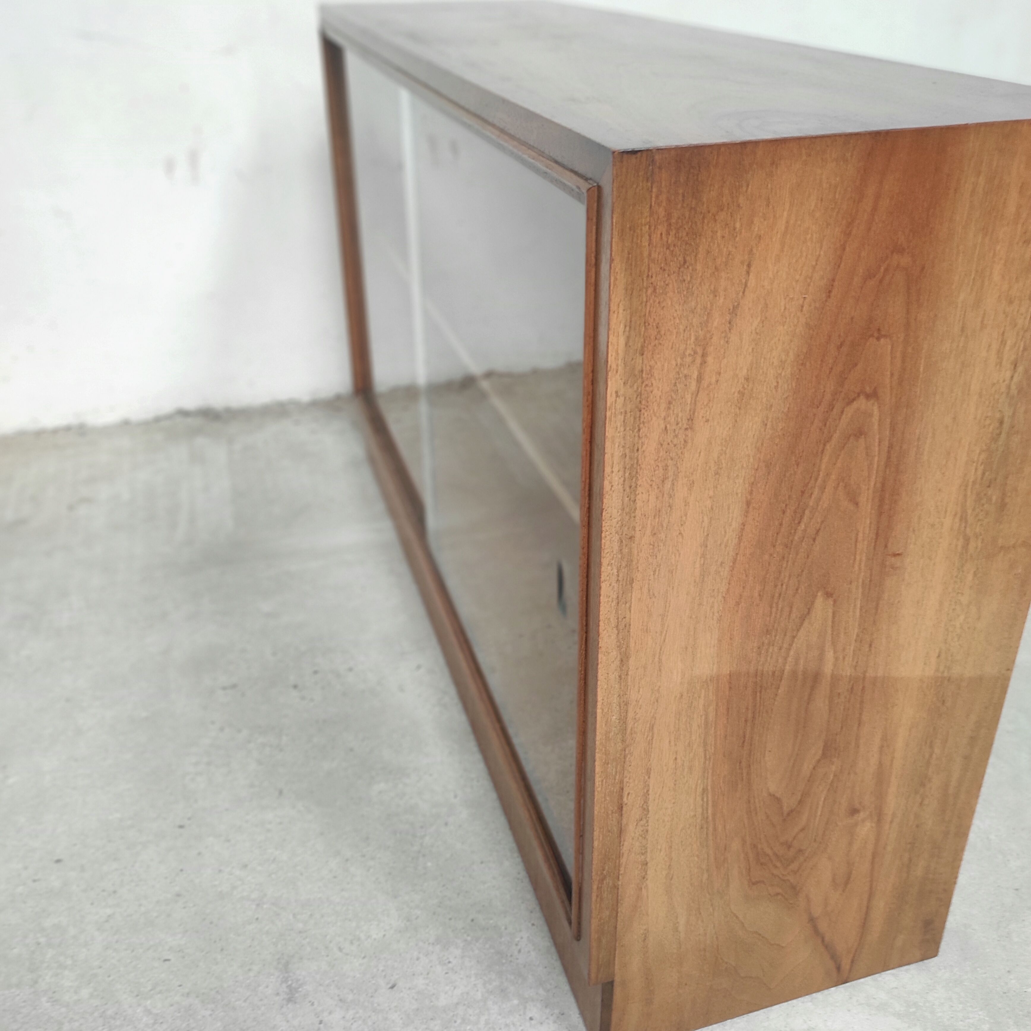 Showcase sideboard 2 doors, 1960