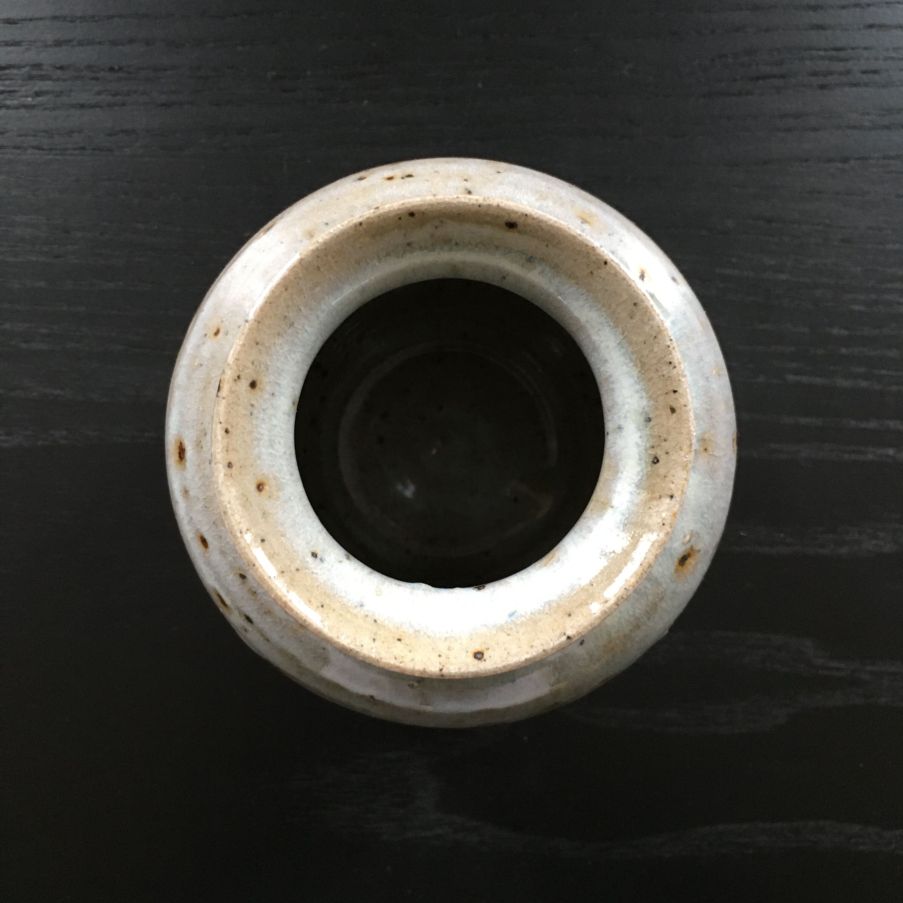 Vase grès beige moucheté
