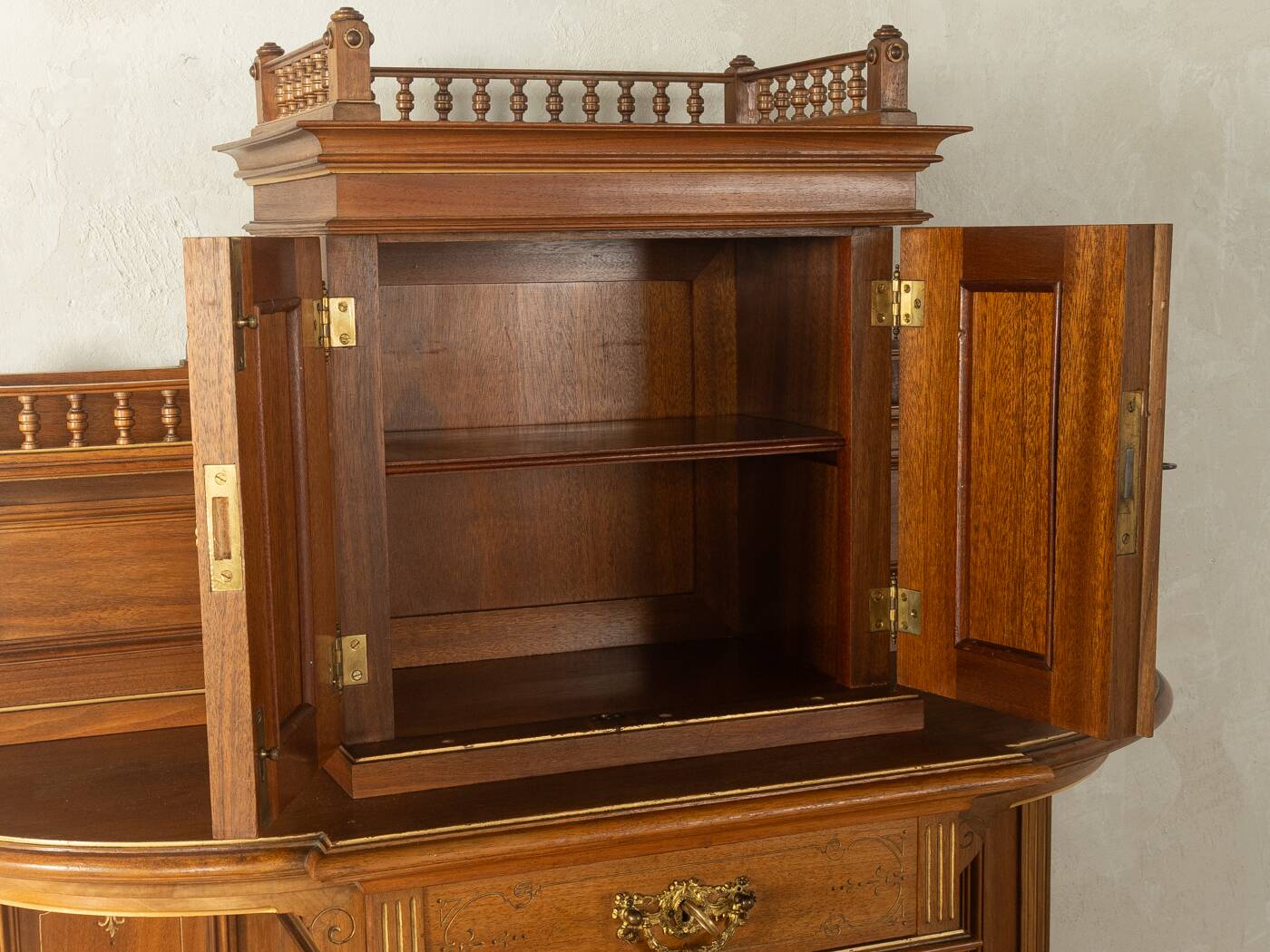 Cabinet haut antique de style Gründerzeit, vers 1900