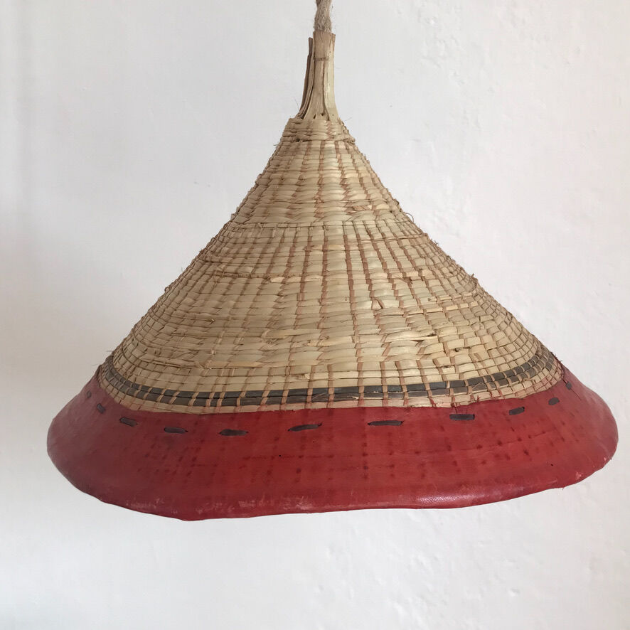 Straw hat suspension