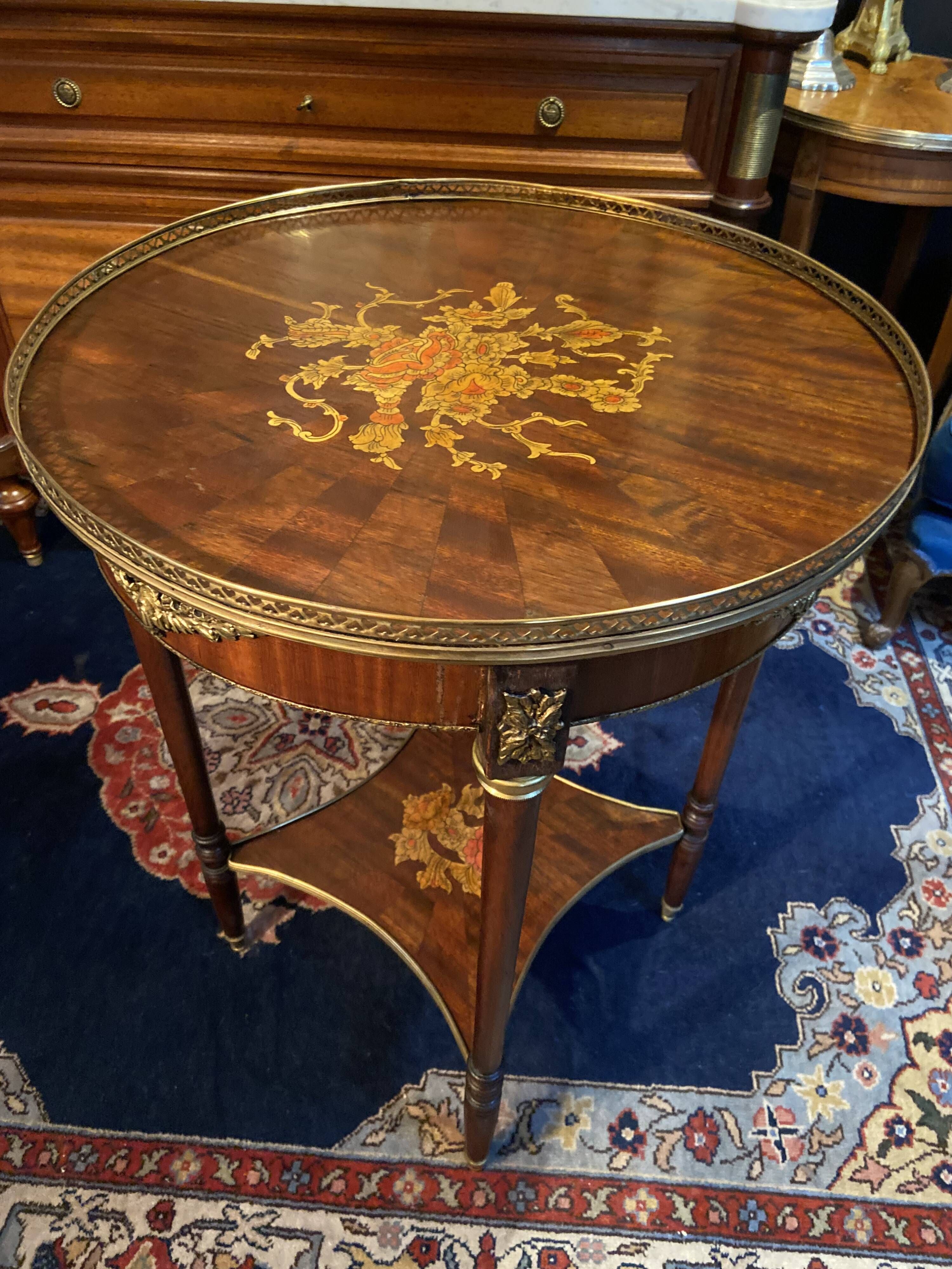 Bouillotte table pedestal table with marquetry decoration and bronze ornaments in the Louis style