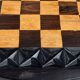 Jeu d’échec en bois sculpté