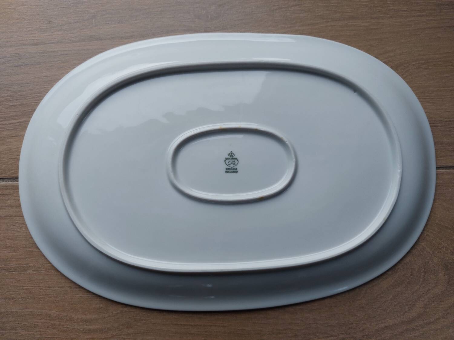 Oval serving dish in Bavarian porcelain