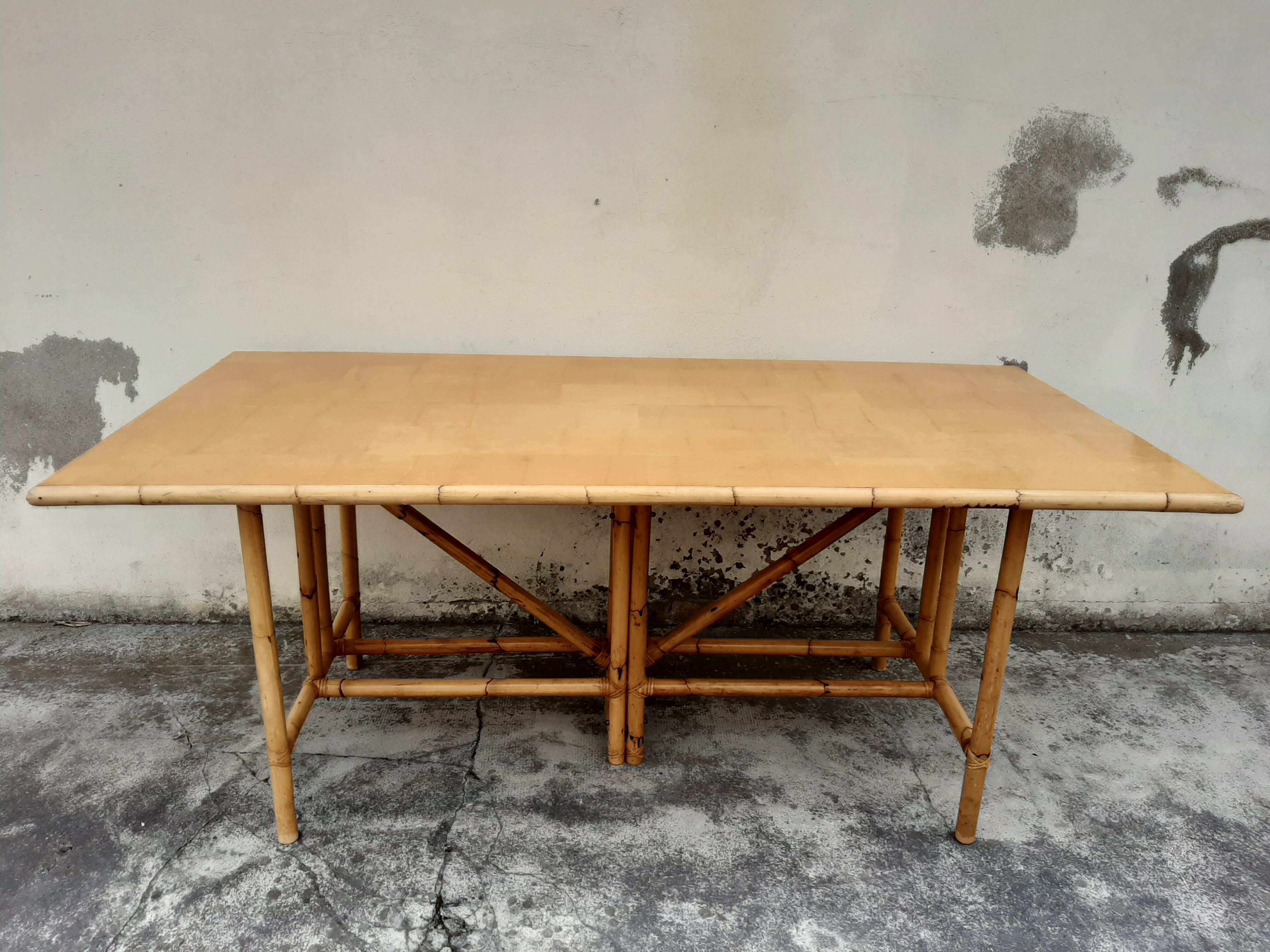 Table de salle à manger en rotin années 50