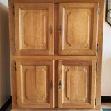 Armoire en bois massif