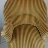 Toad armchair with green fringes