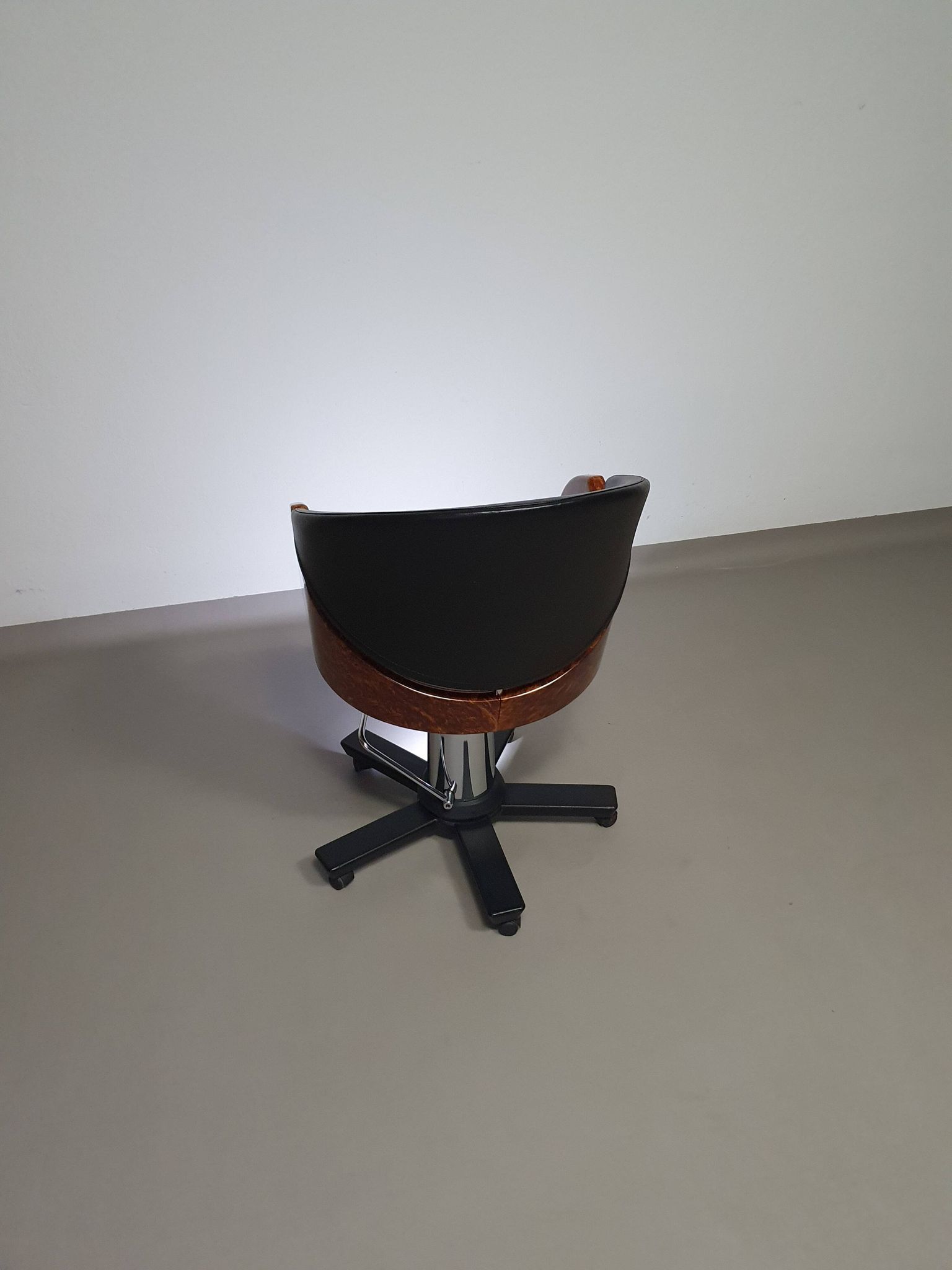 4 chaises de barbier italiennes des années 80, réglables en hauteur