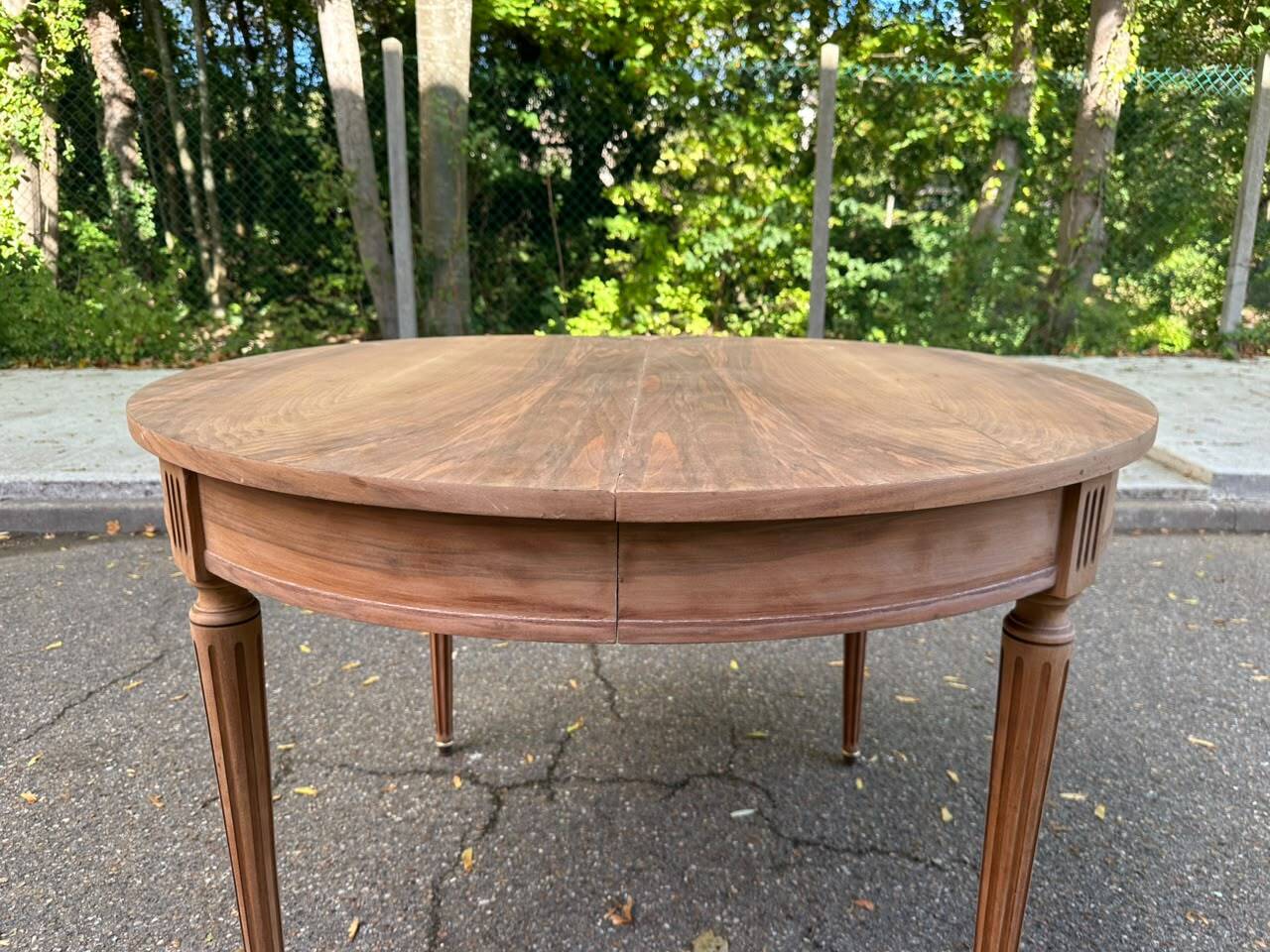 Round extendable dining table Louis XVI stripped in walnut 1960 190cm