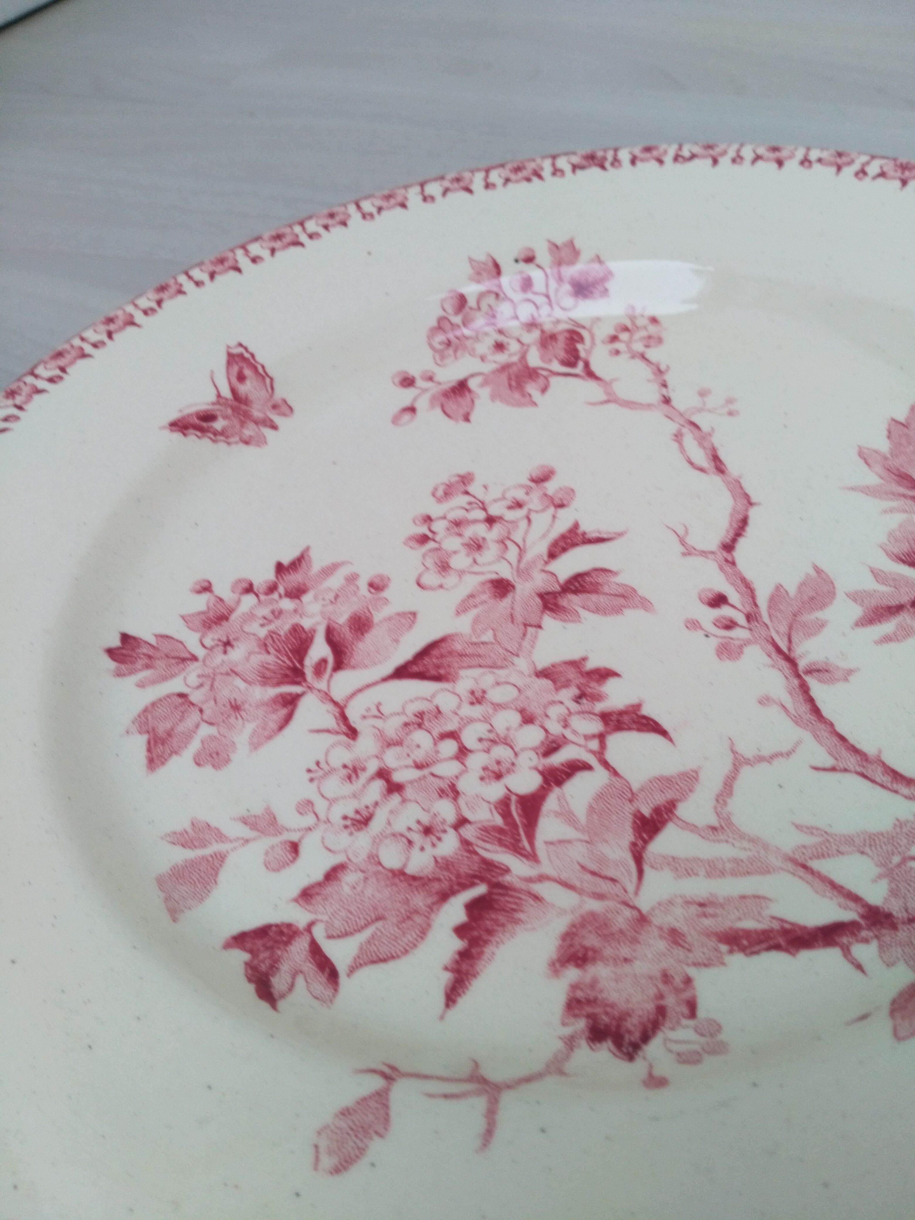 Cake dish on foot in iron earth of Gien model Pink hawthorn
