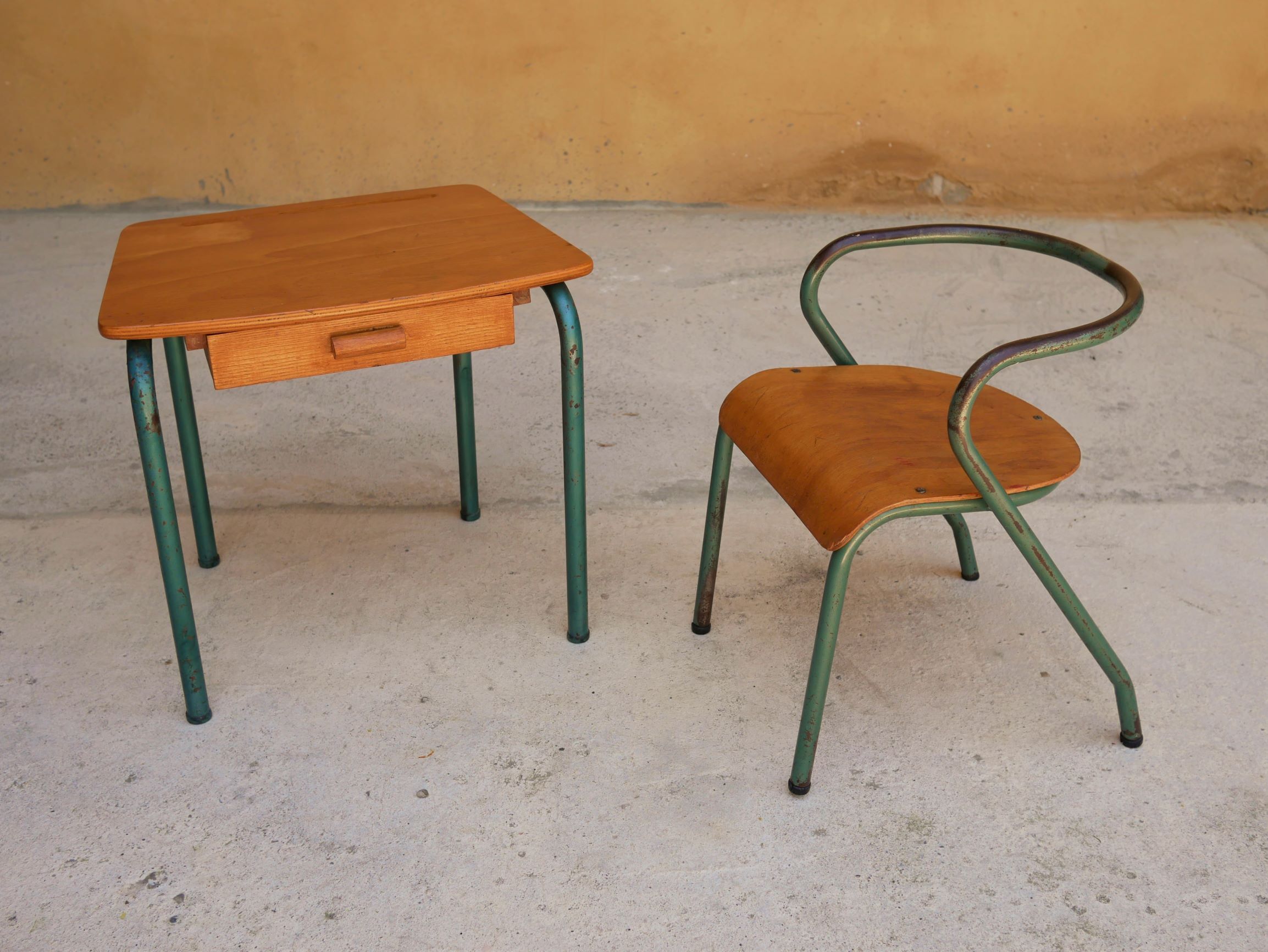 Desk and children's chair by Jacques Hitier for Mullca editions
