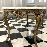 Table basse en marbre, pieds style Louis XV