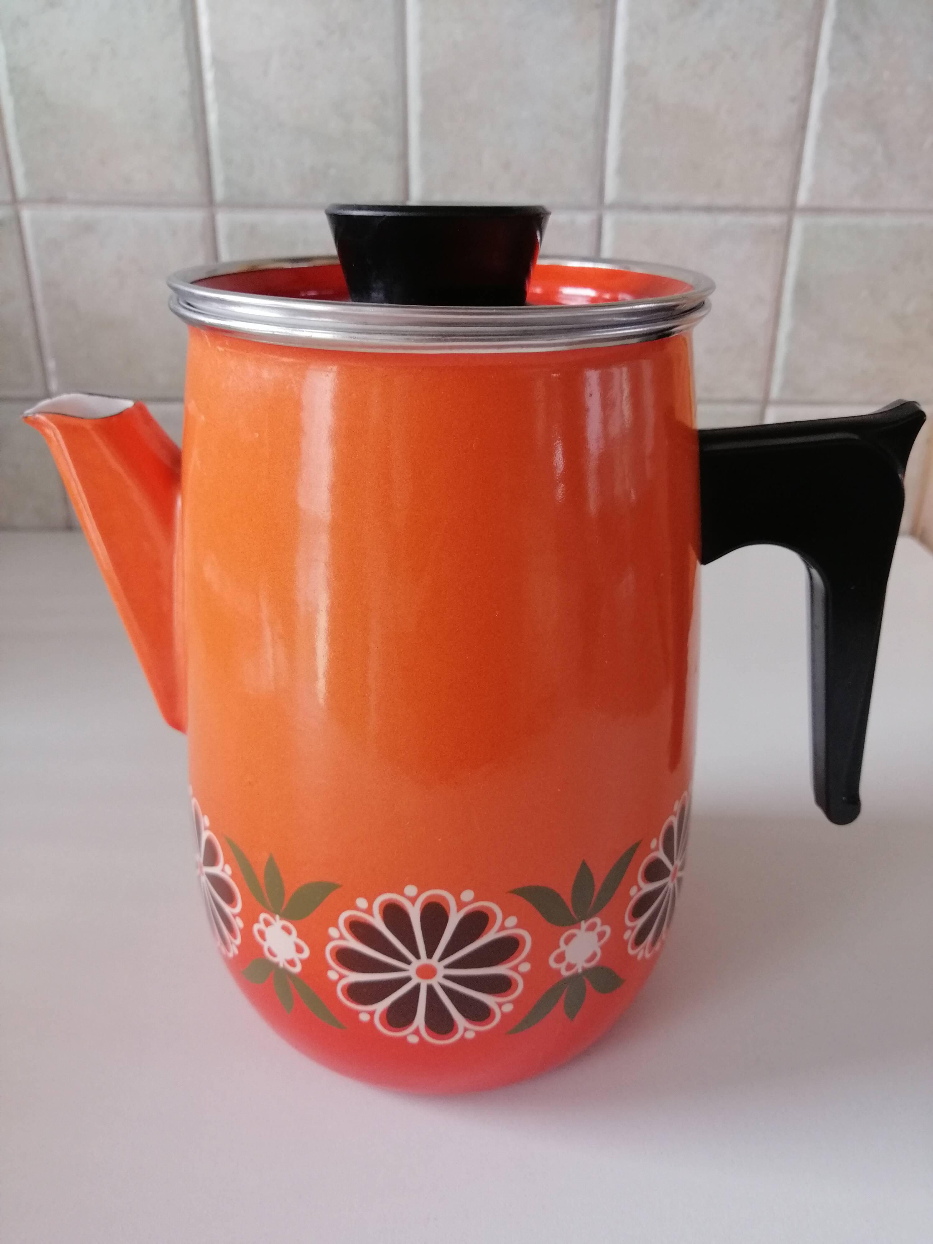 Enamelled coffee maker