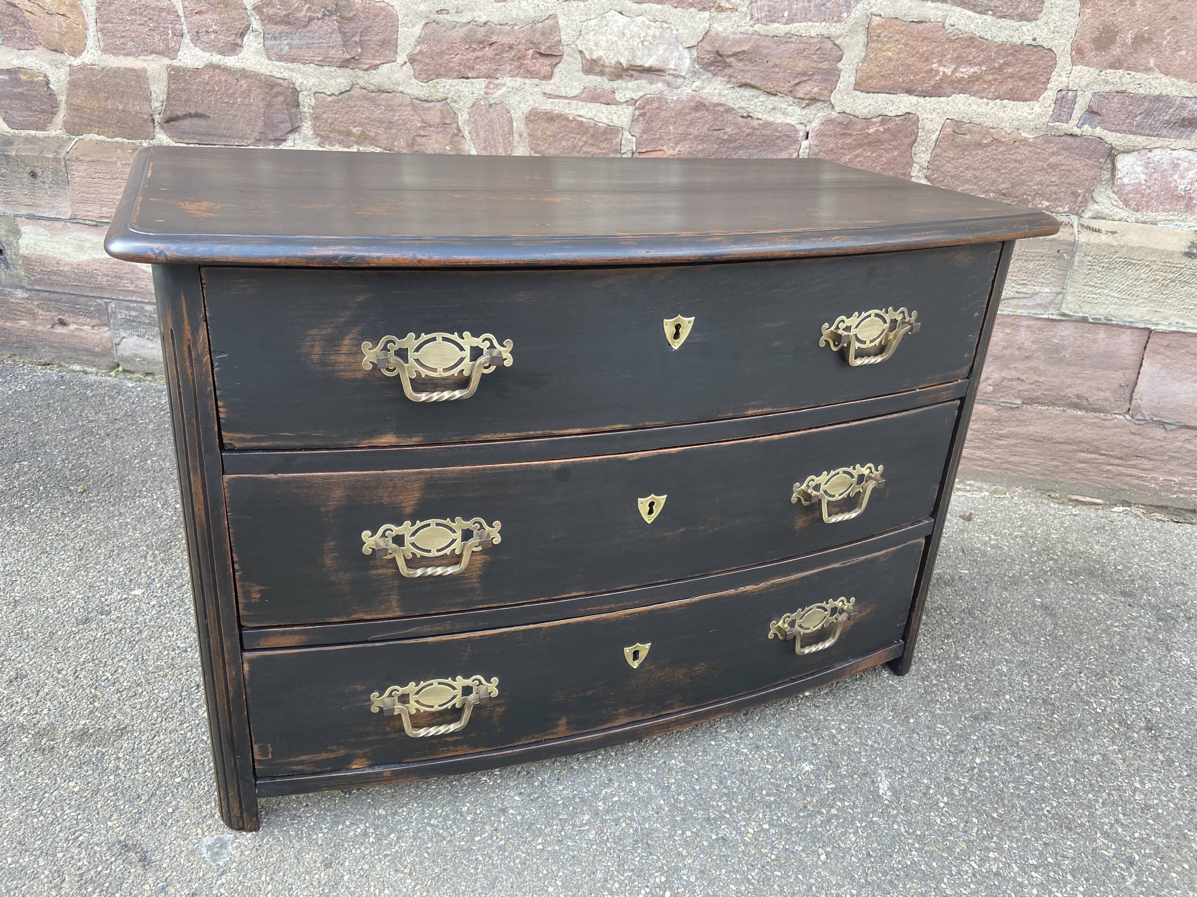 Alsatian curved chest of drawers XVIIIth patinated