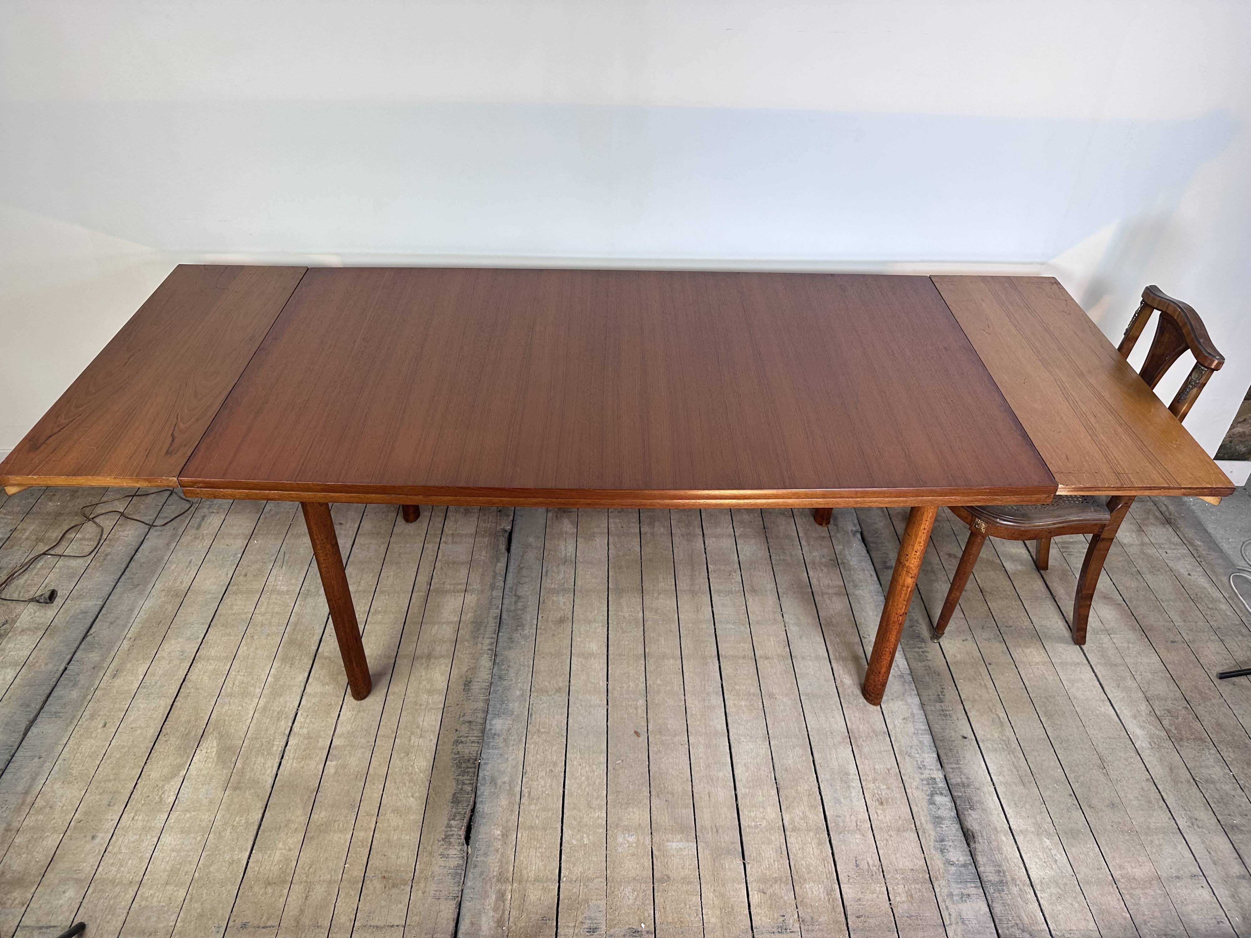 Scandinavian style extending teak table, French manufacture, 1960s