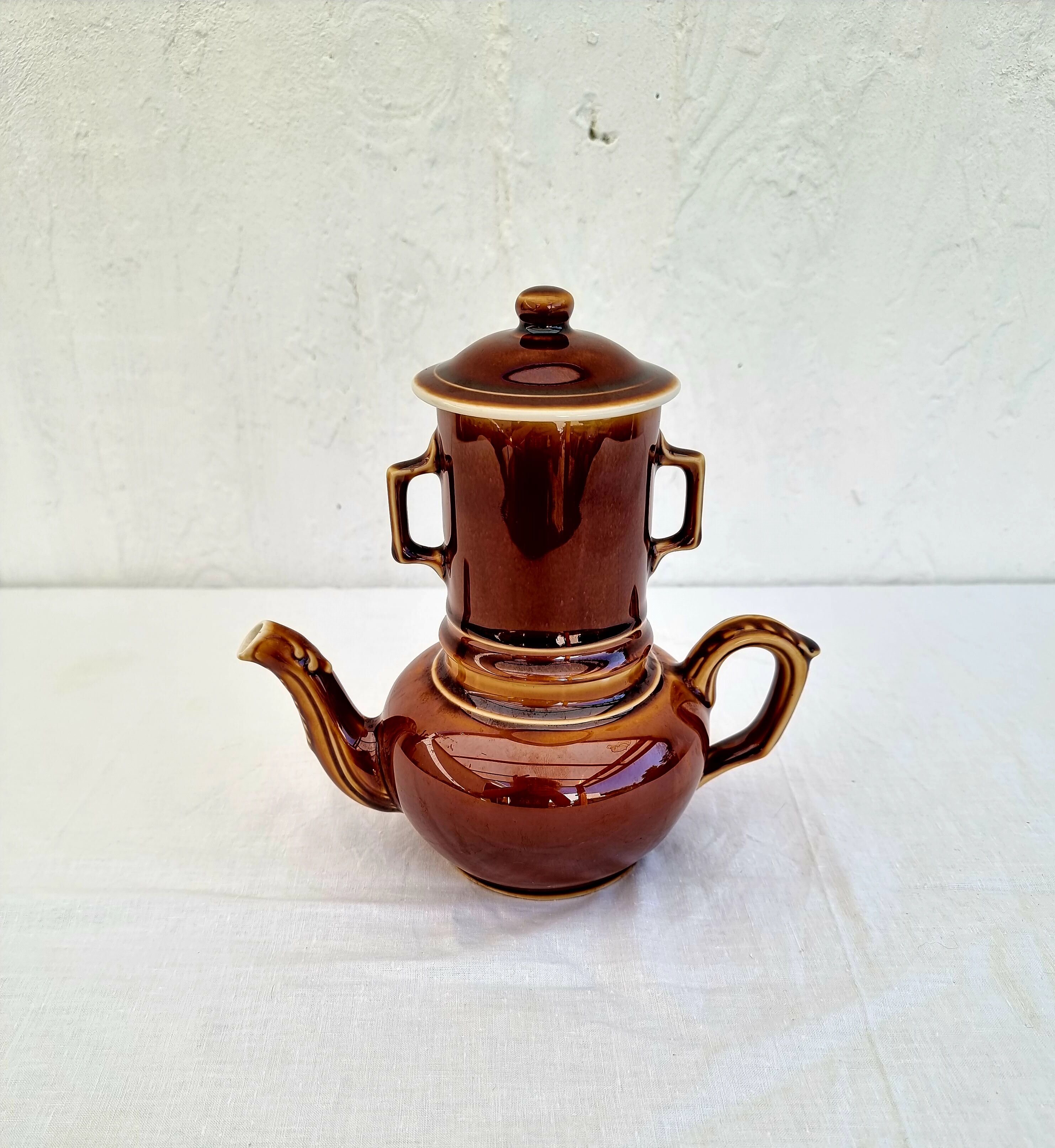 Cafetière en céramique marron vintage