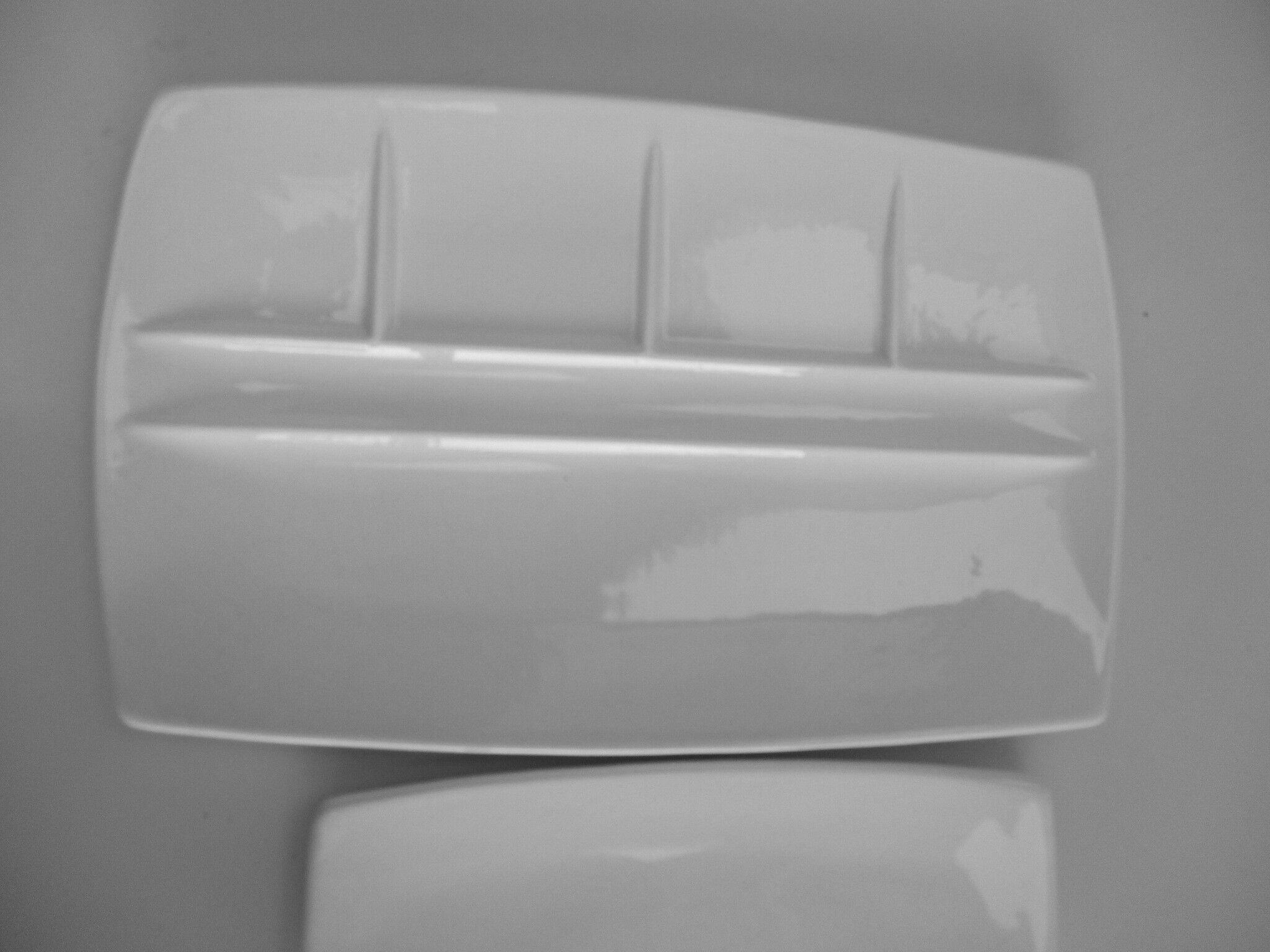 2 dishes presentation white earthenware scandinavian design