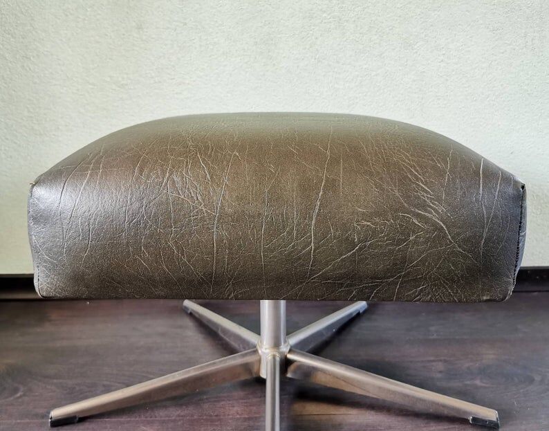 Metal footrest with 70cm leather coating