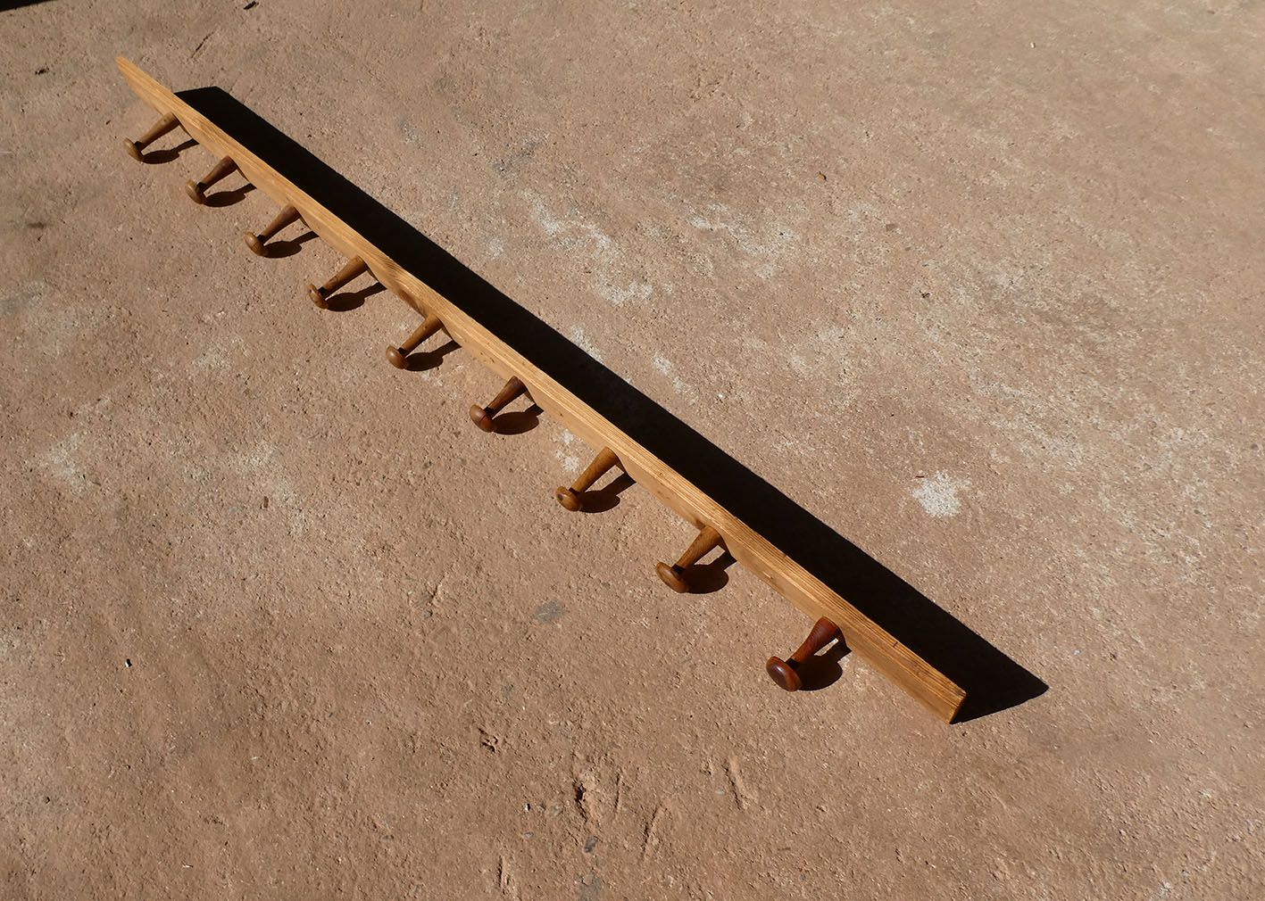 School wall coat - solid wooden rail of 10 patères
