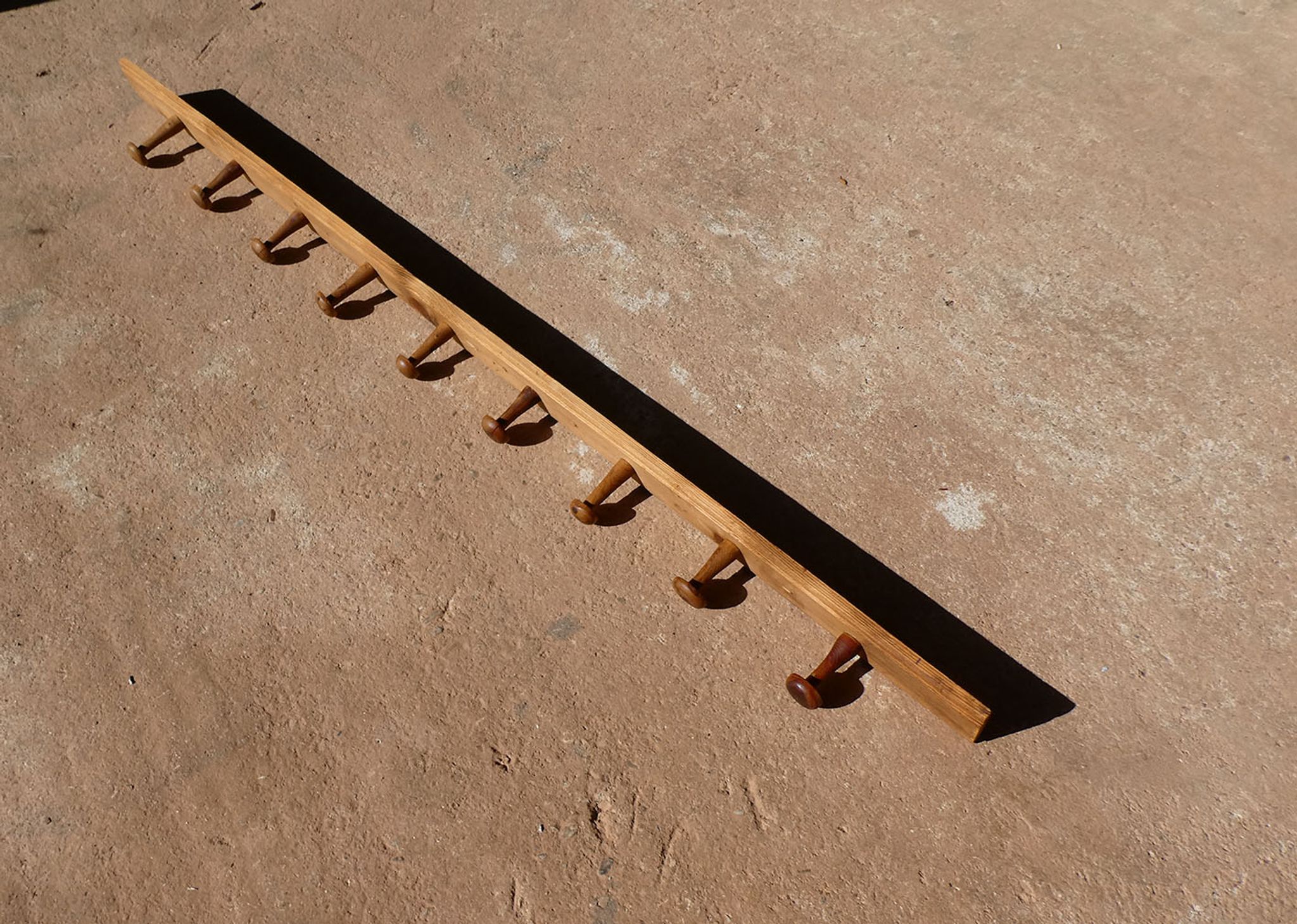 School wall coat - solid wooden rail of 10 patères