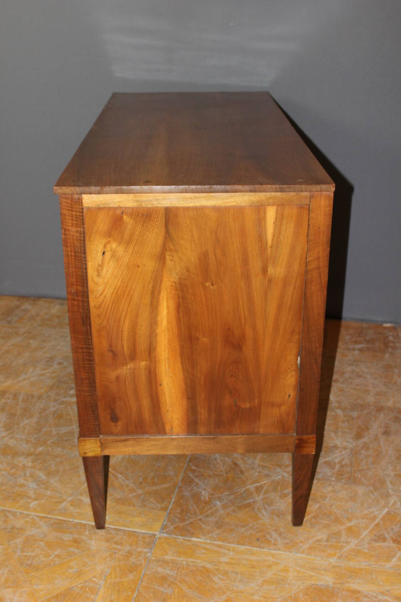 Commode Directoire en noyer début XIX