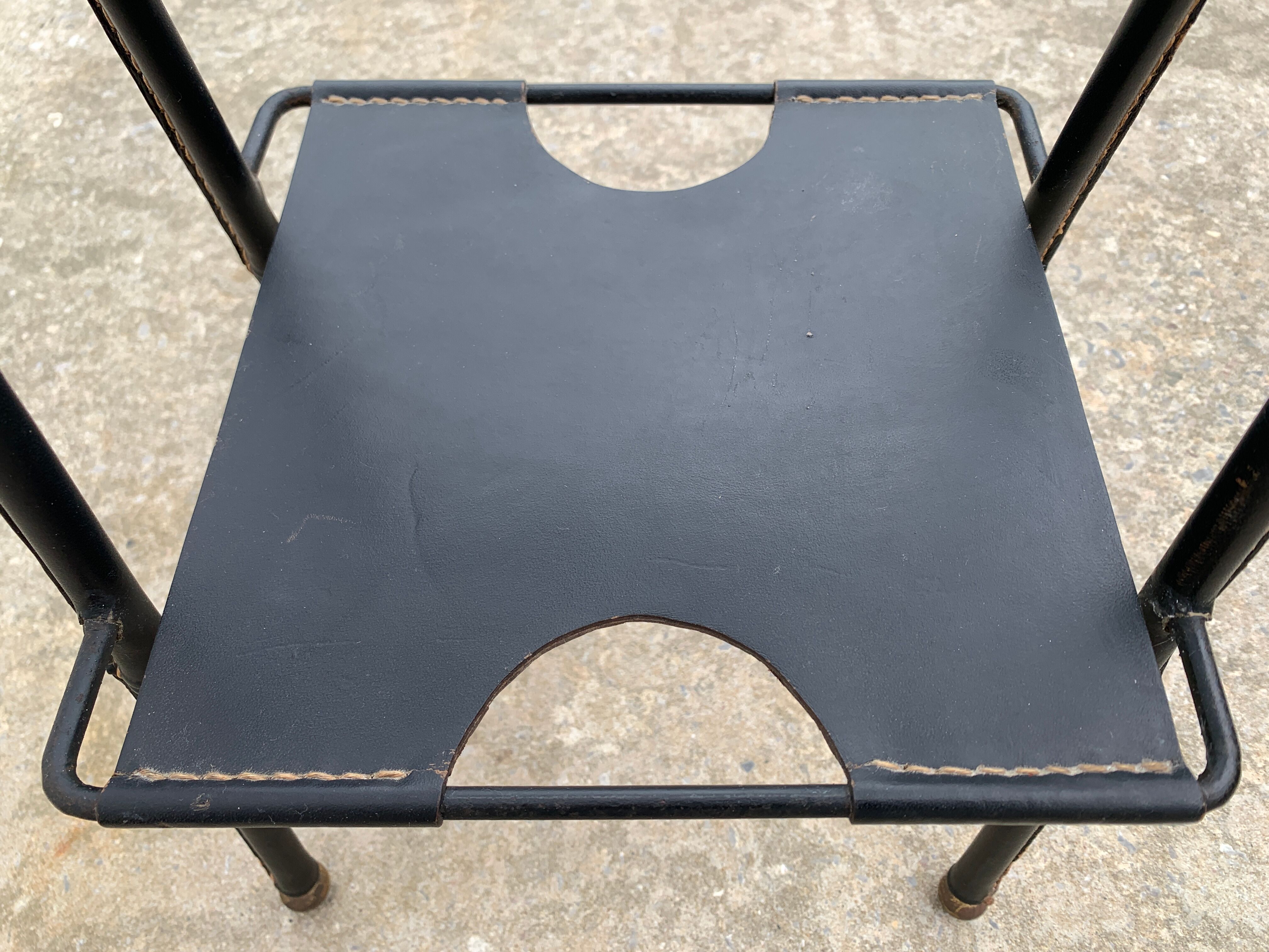 Cendrier on leather stand by Jacques Adnet, 1960