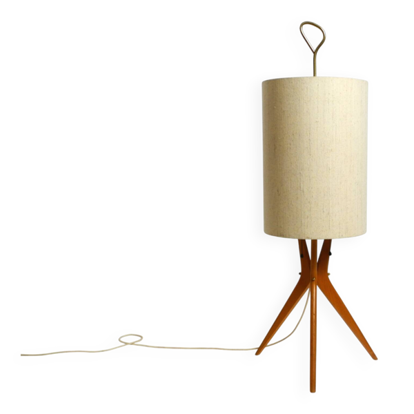 Lampadaire en noyer de style mid-century moderne avec un grand abat-jour en tissu. — Beyit