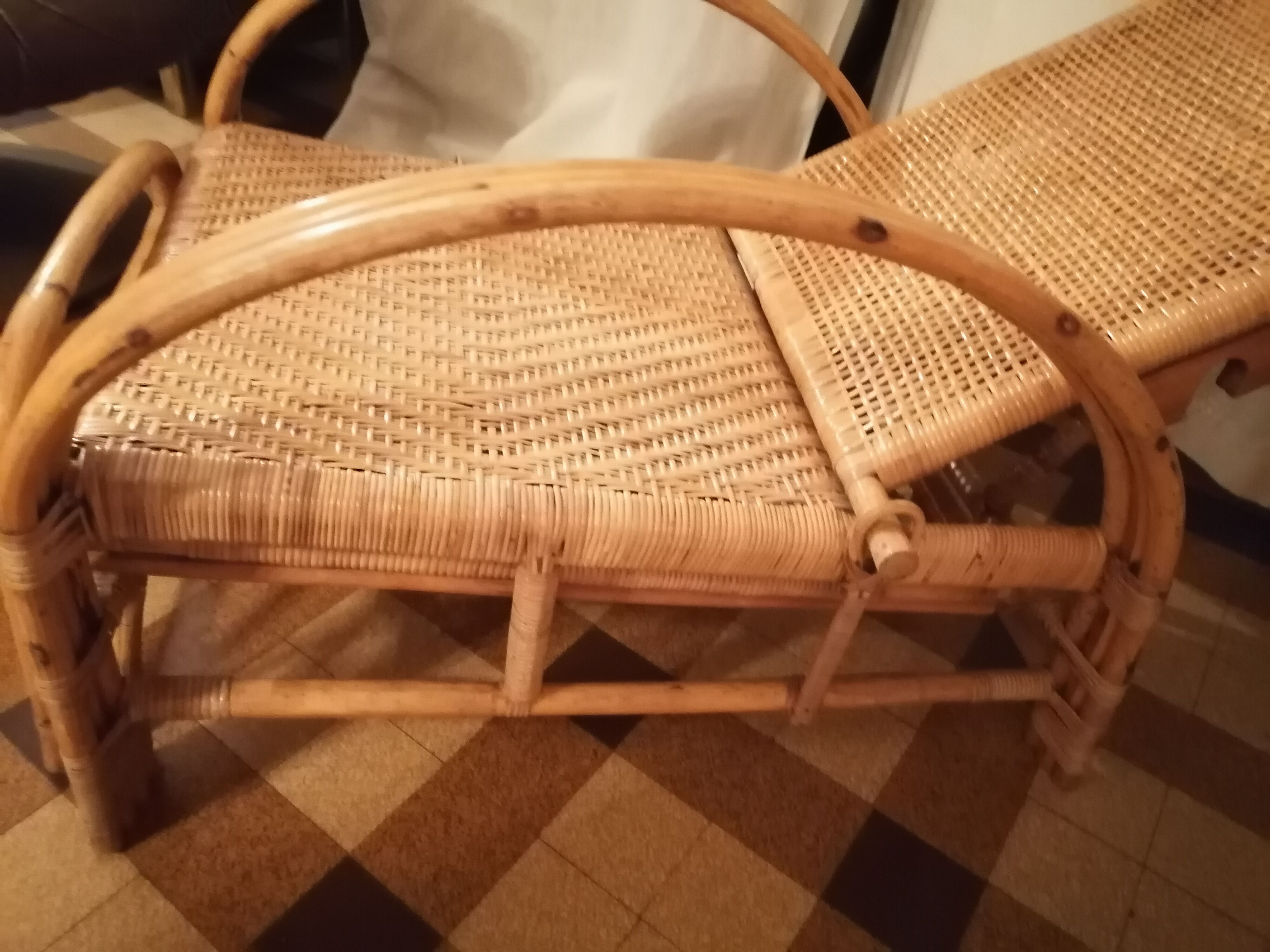 Wicker rattan chaise longue