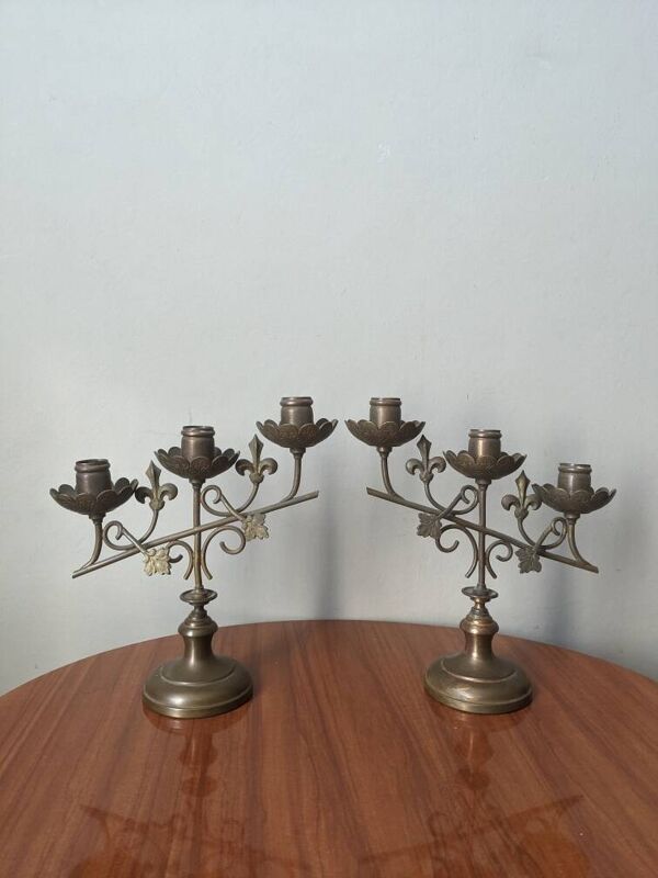 Paire de chandeliers baroques en bronze cuivré