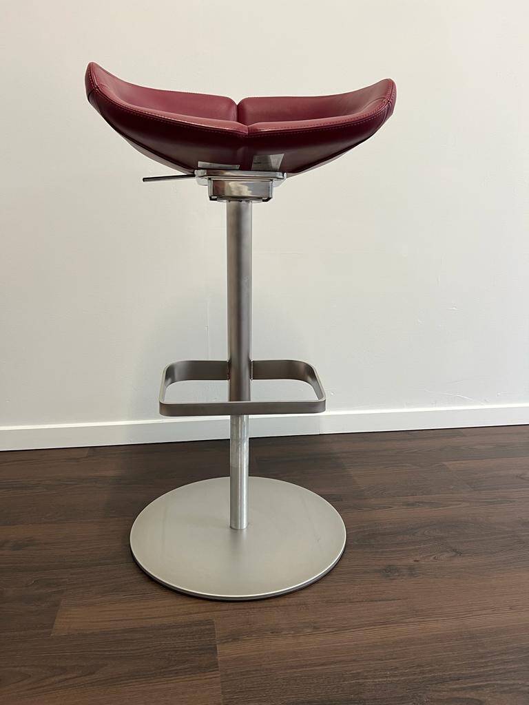 Wagner W Club stool