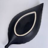 Leaf-shaped ceramic pocket emptier