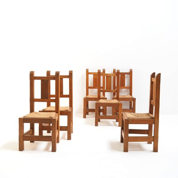 Ensemble de huit chaises en chêne massif faites à la main, années 1970.