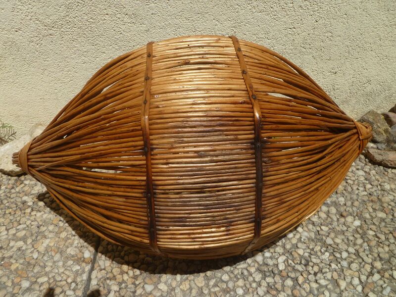 Basket rattan old vintage