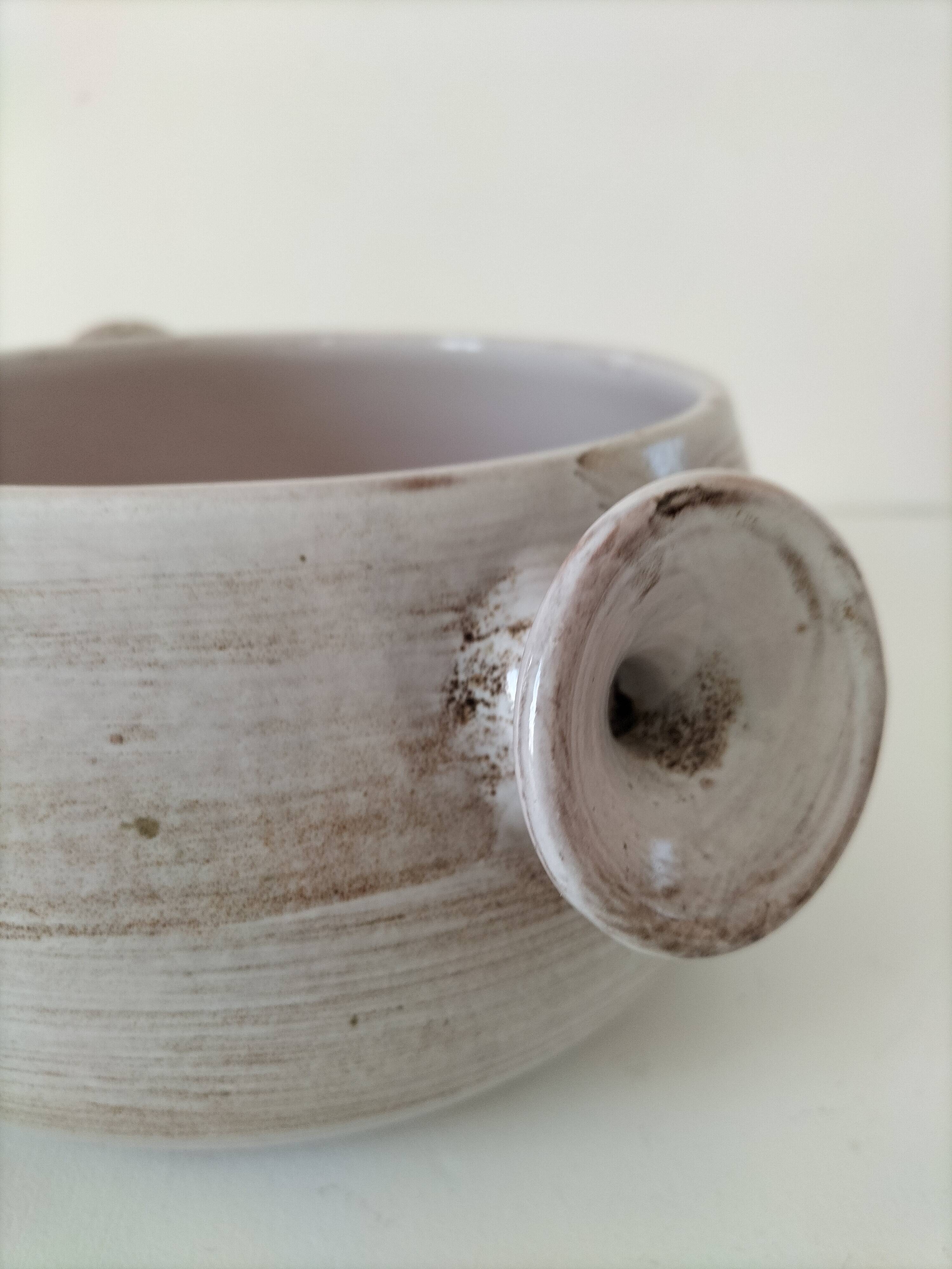 Glazed stoneware dish with floral motif