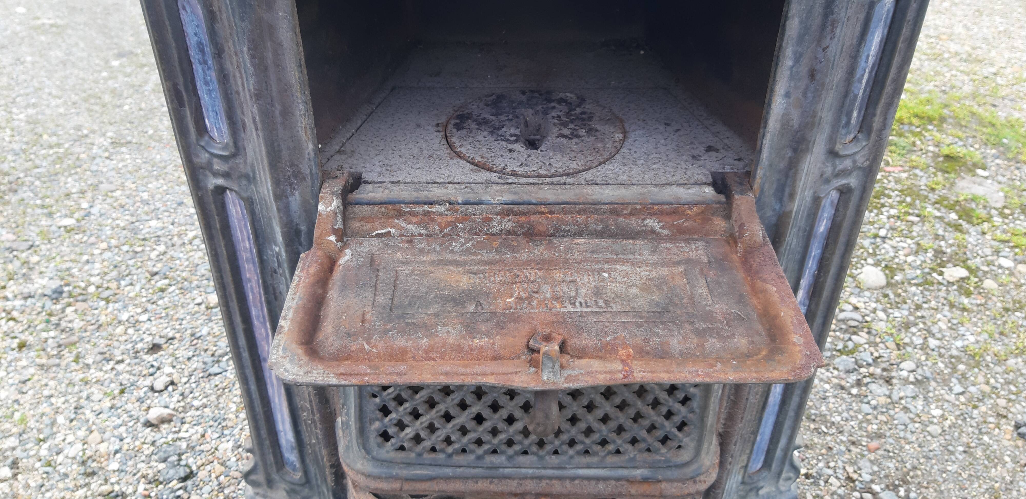Poele a bois et a charbons fonte émaillée
