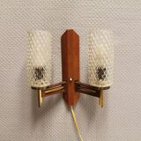 Applique danoise double en teck, laiton et verre cristal.