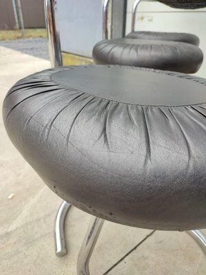 Set of 6 leather Cobra chairs by Giotto Stoppino, 1975