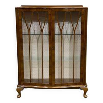 Vitrine anglaise en noyer des années 1950