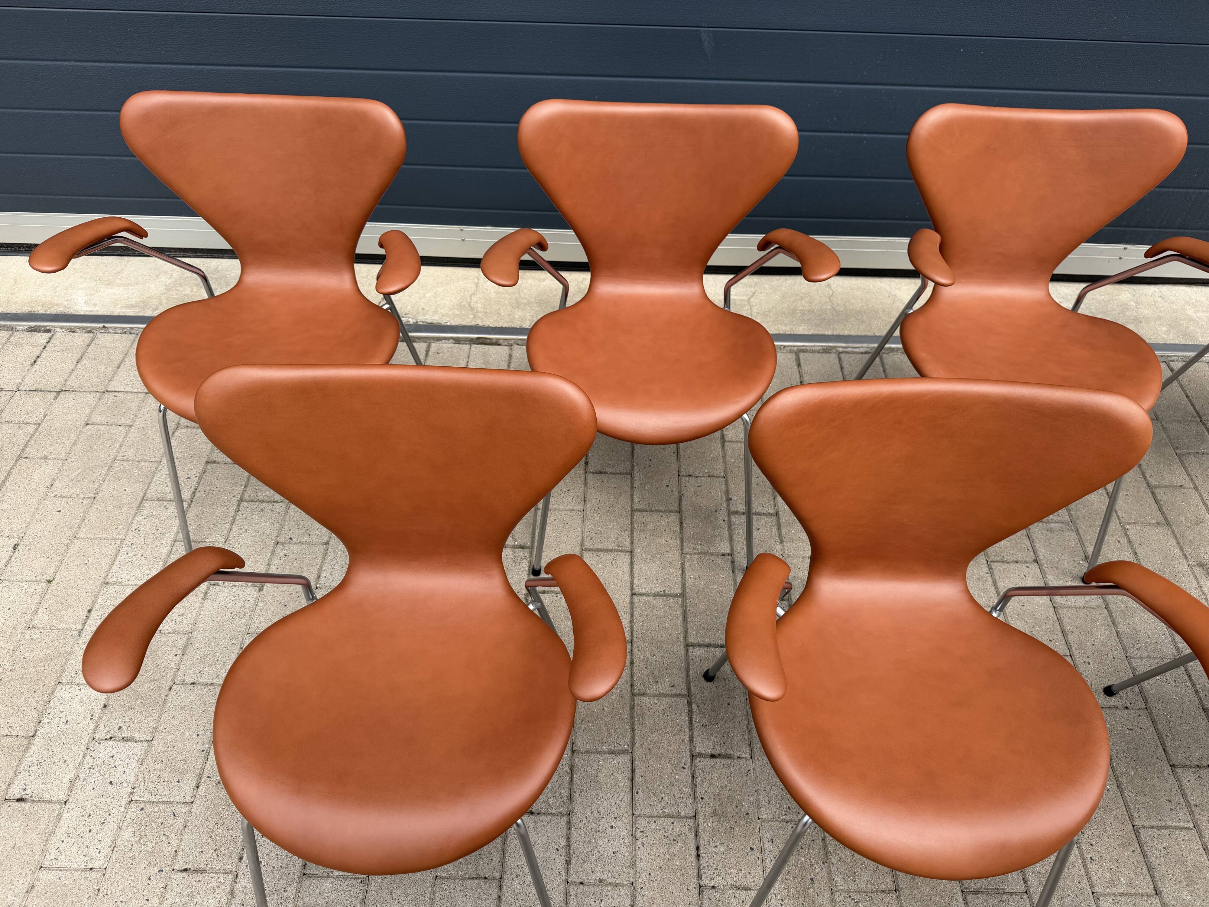10x armchairs with arms, series 7 Butterfly Fritz Hansen by Arne Jacobsen in Cognac leather, in perfect condition.