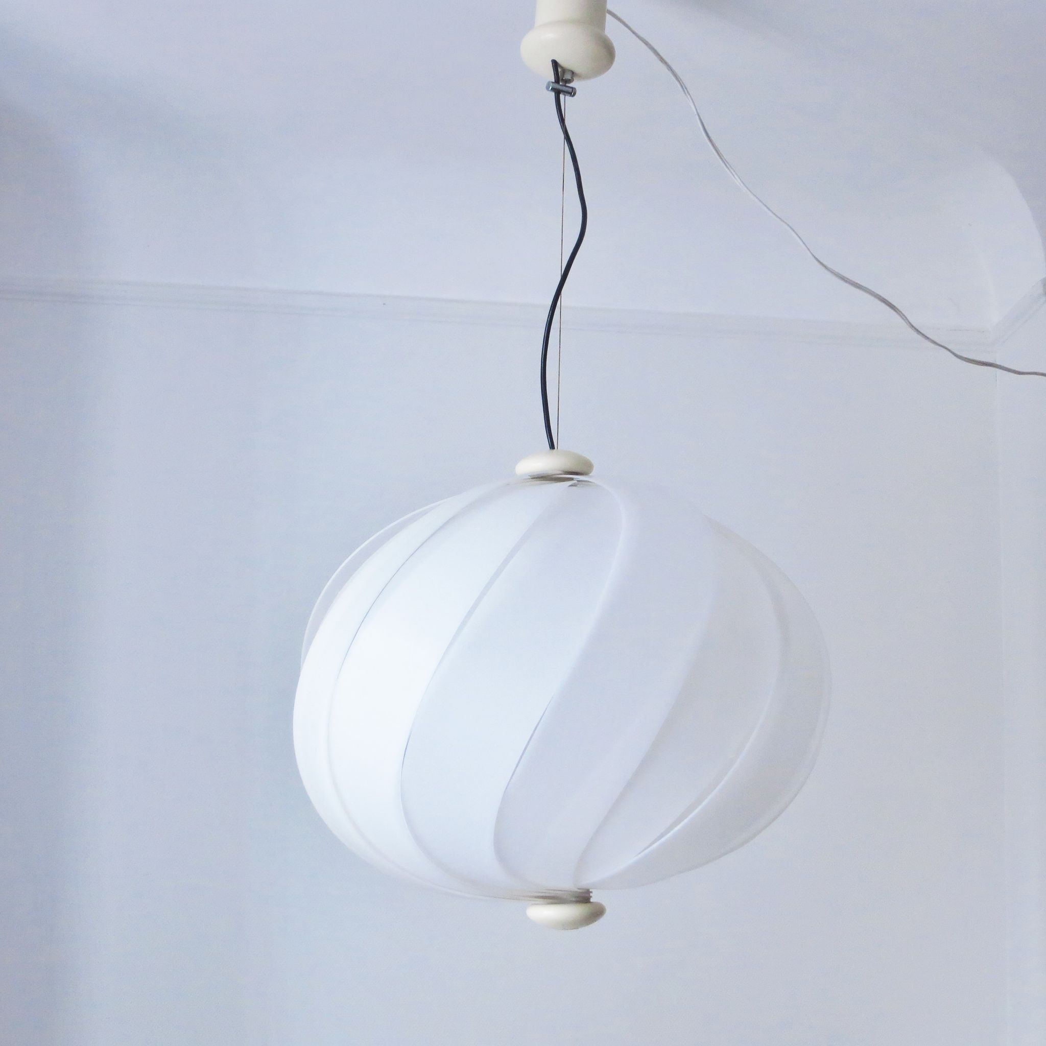 Suspension boule Alicante Guzzini 1967
