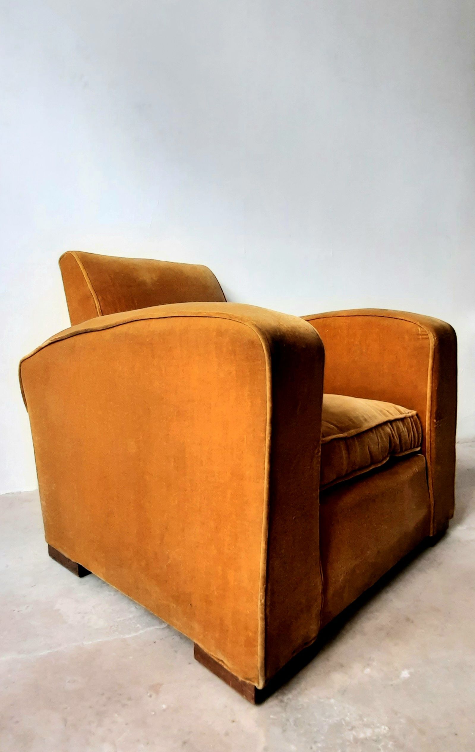 Art Deco arm in mustard coloured velvet 1930/1940