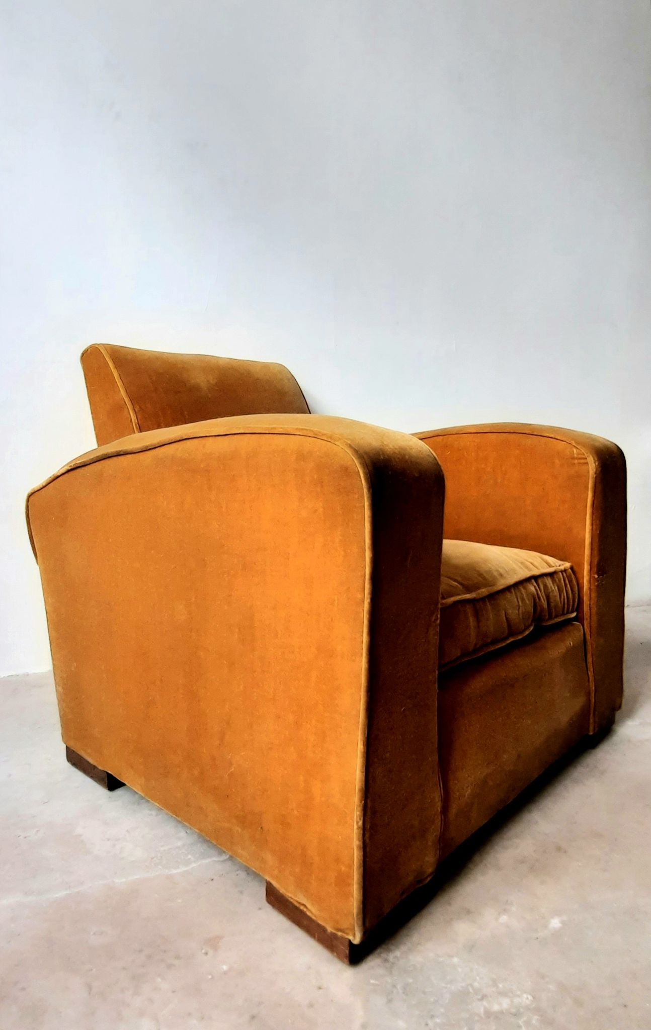 Art Deco arm in mustard coloured velvet 1930/1940
