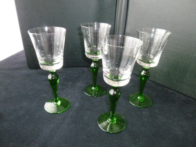 Set of 4 glasses on foot 75 ml for shot