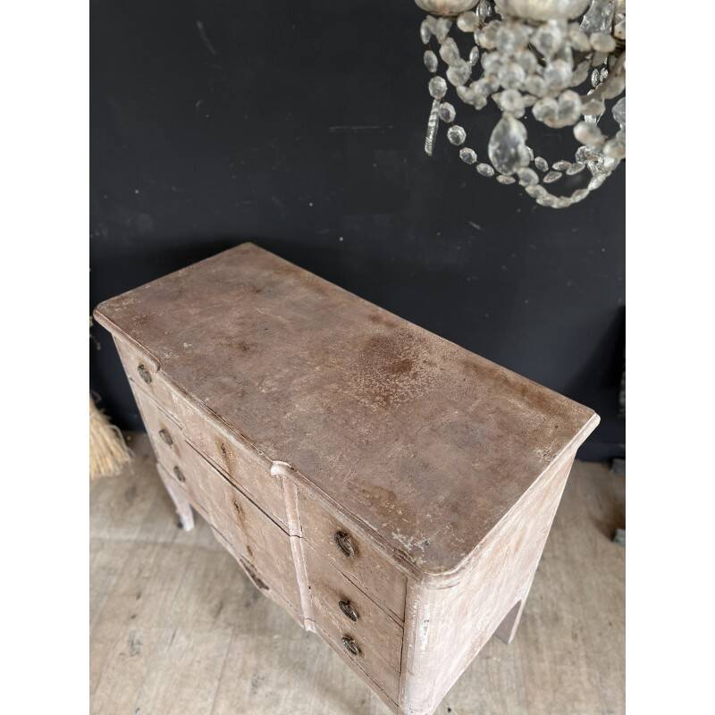 Distressed chest of drawers
