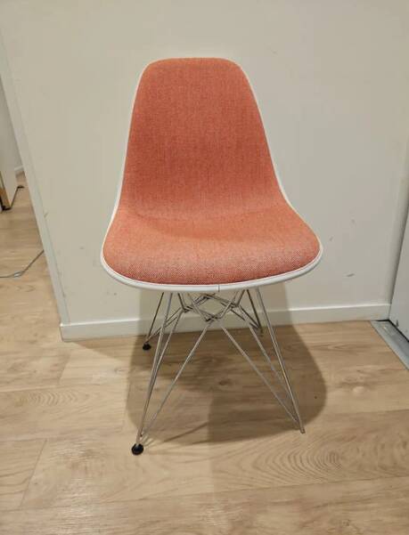 Vitra meeting chair in Froly fabric